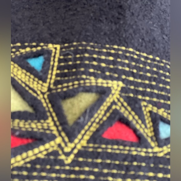 Icelandic Jacket with Embroidery Details - SIZE LARGE - Picture 6 of 15